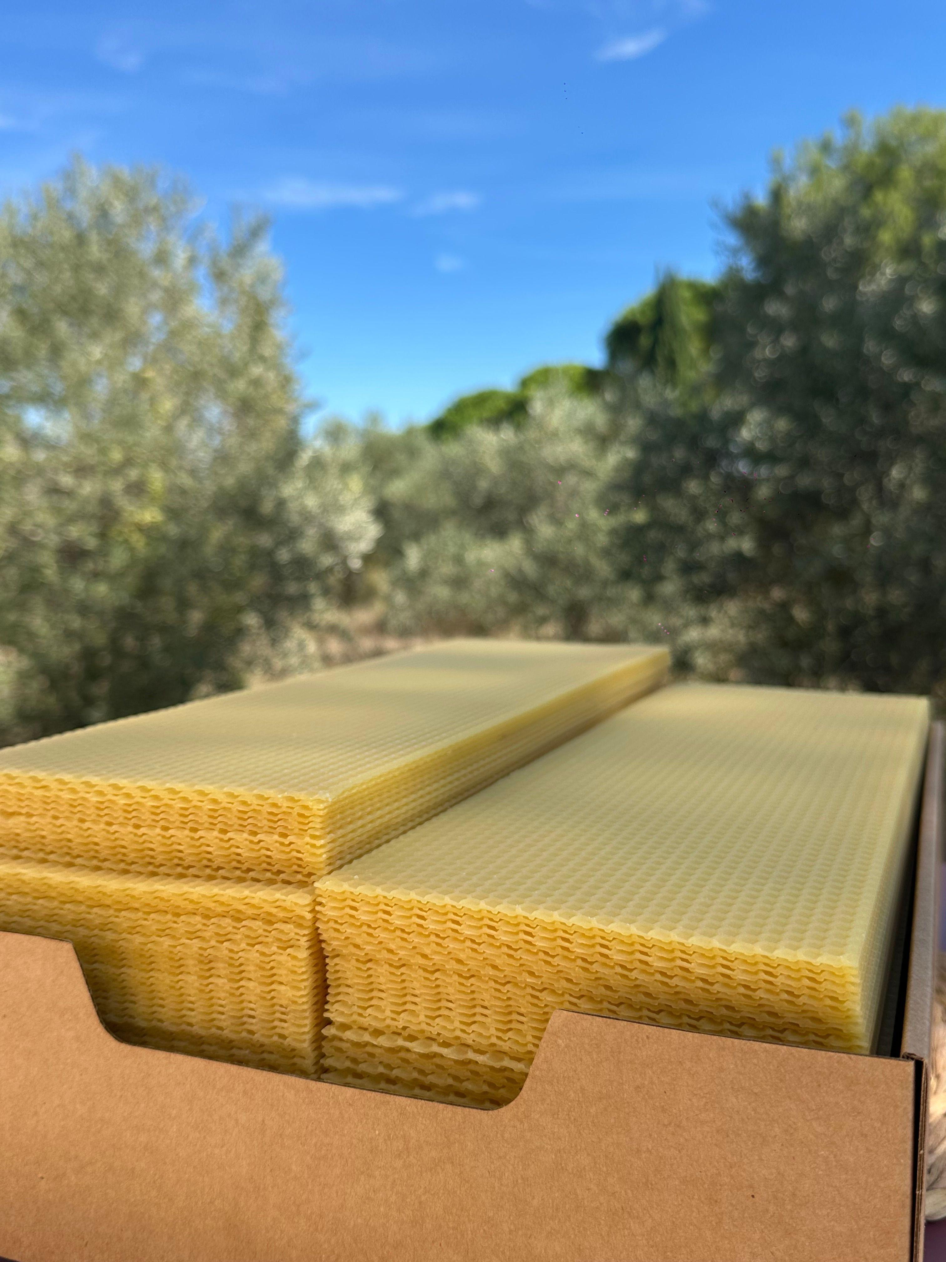 Pot de cire gaufrée bio bio Chantemiel, terroir Notre cire d’abeille est biologique et fonctionne en circuit fermé